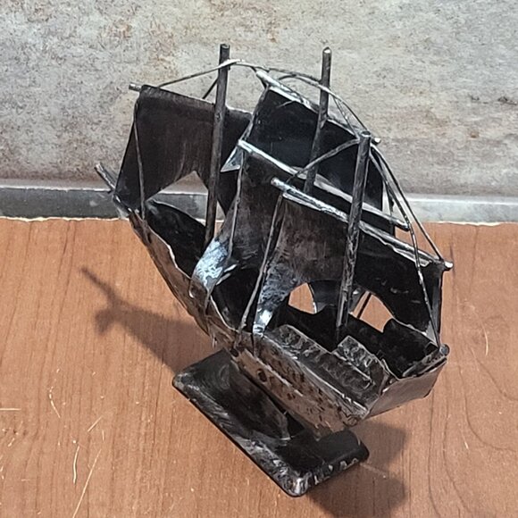 Vintage Pirate Ship Santa Maria Metal Boat Desk Shelf Decor - Picture 8 of 10